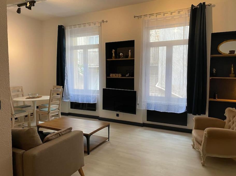 L'Augusteum Apartment นีมส์ ภายนอก รูปภาพ